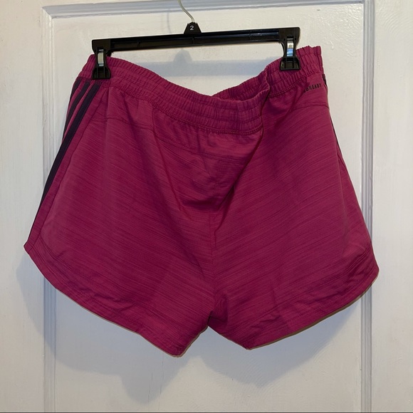 Women’s Adidas 3 stripe shorts- size XL - Picture 5 of 5